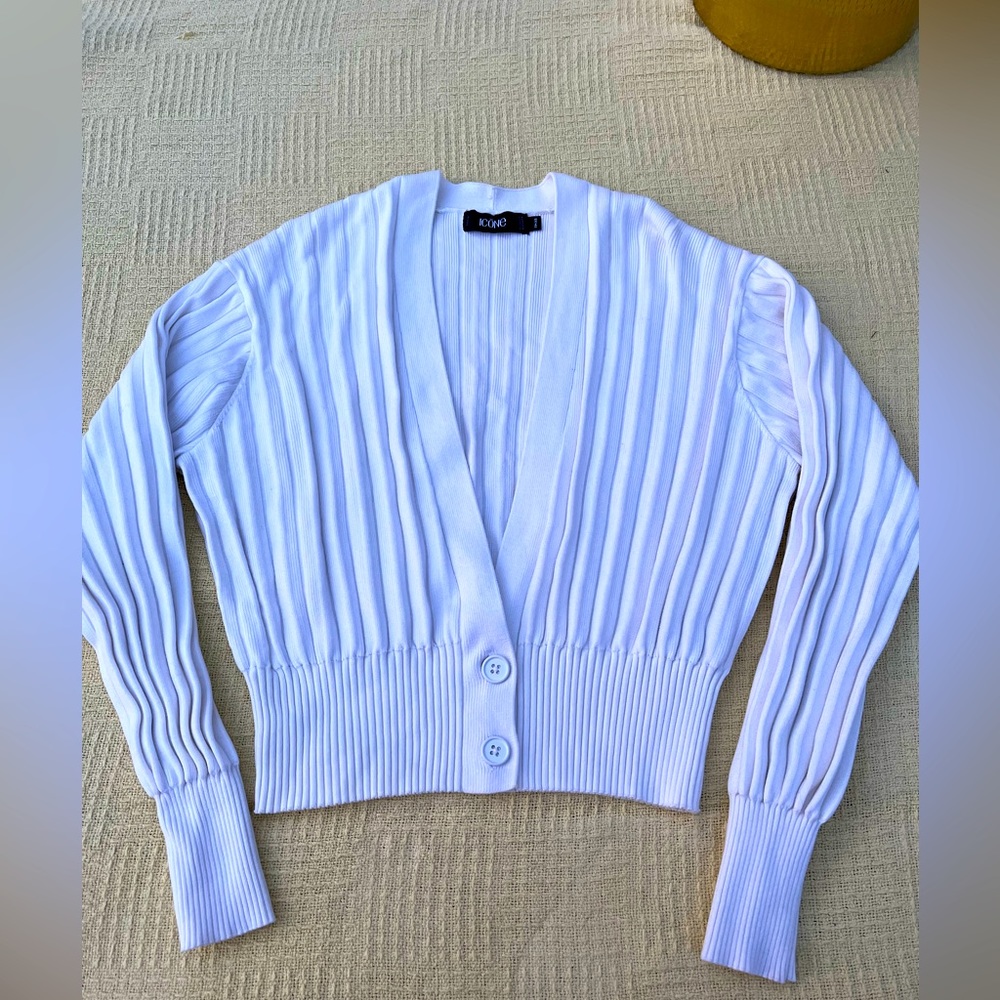 Icōne Brand (exclusive to Simon’s) Women’s XS White Plunge Neckline Cardigan